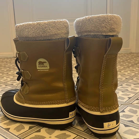Boys Sorel winter boots - sz 6 - Picture 2 of 5